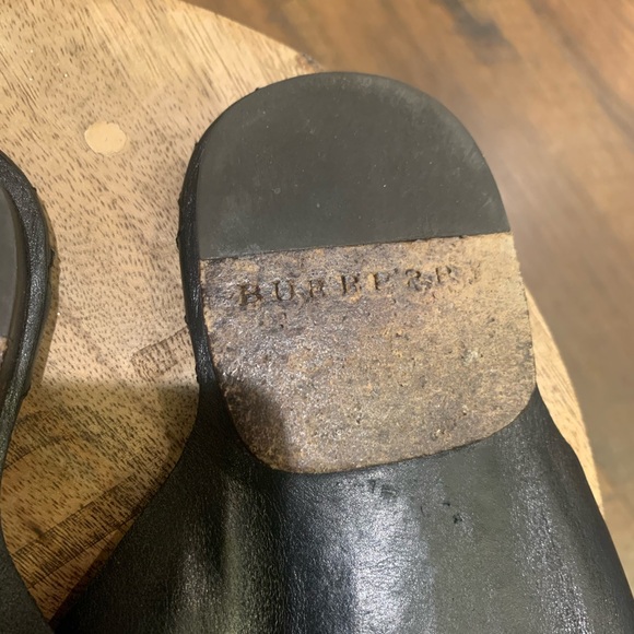 Burberry Black Quilted Sandals / Thong - Picture 6 of 11